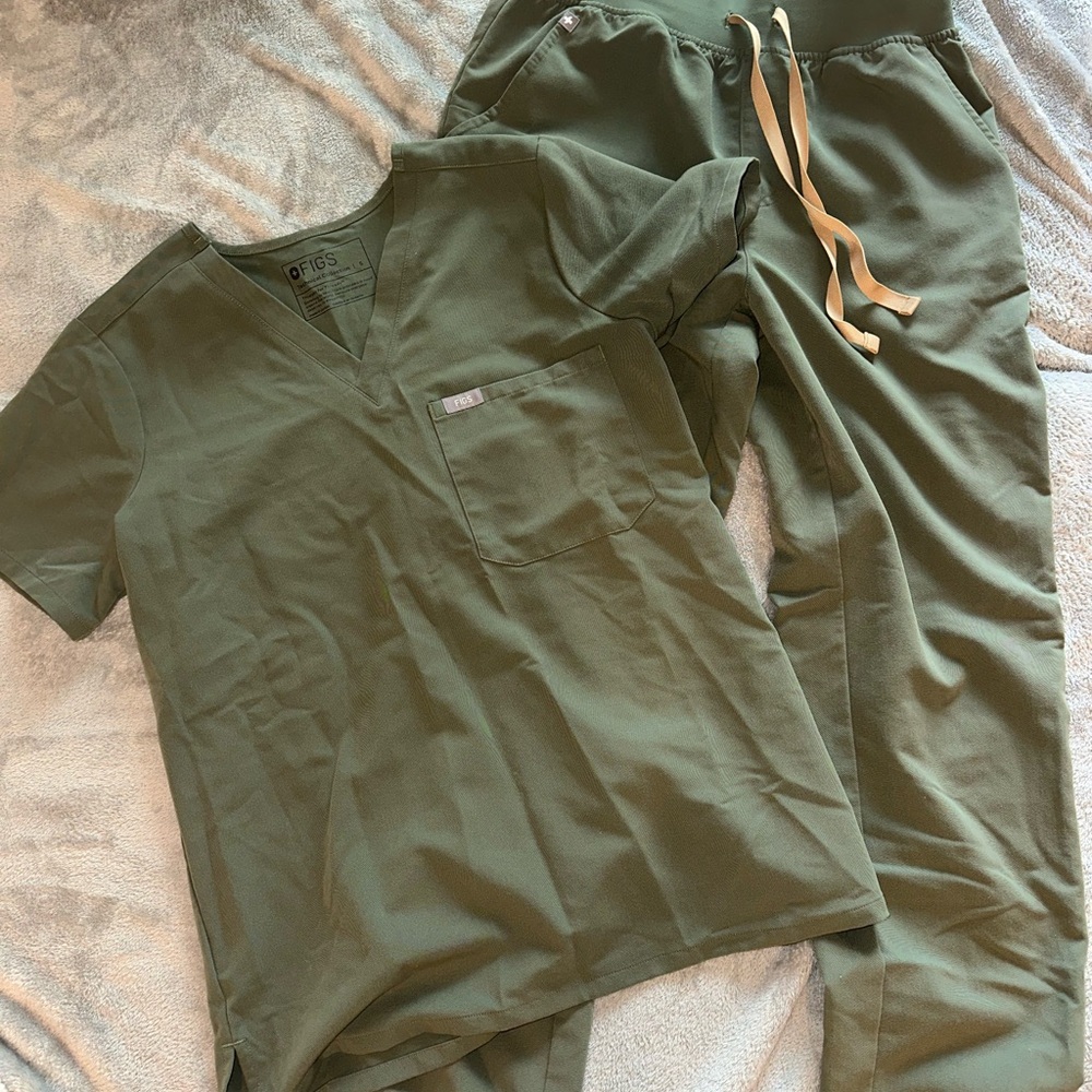 Figs Olive Scrub Set with Drawstring Pants